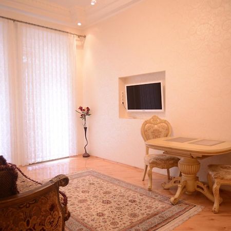 Apartment For Rent On Deribasovskaya Street Odessa Exteriör bild