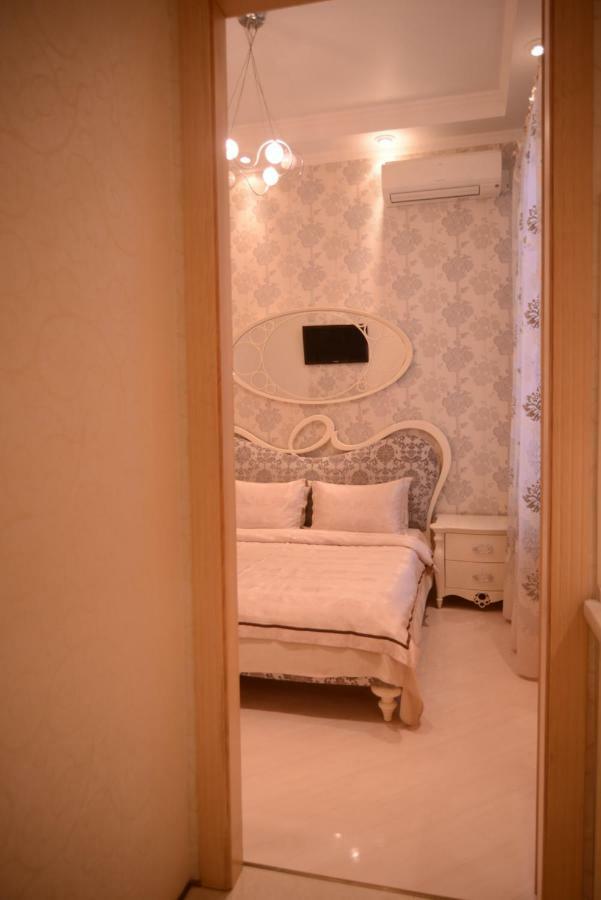 Apartment For Rent On Deribasovskaya Street Odessa Exteriör bild