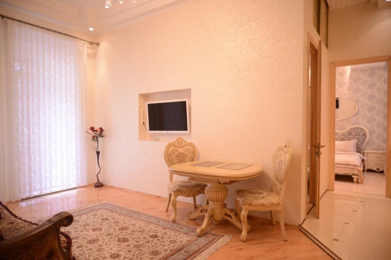 Apartment For Rent On Deribasovskaya Street Odessa Exteriör bild