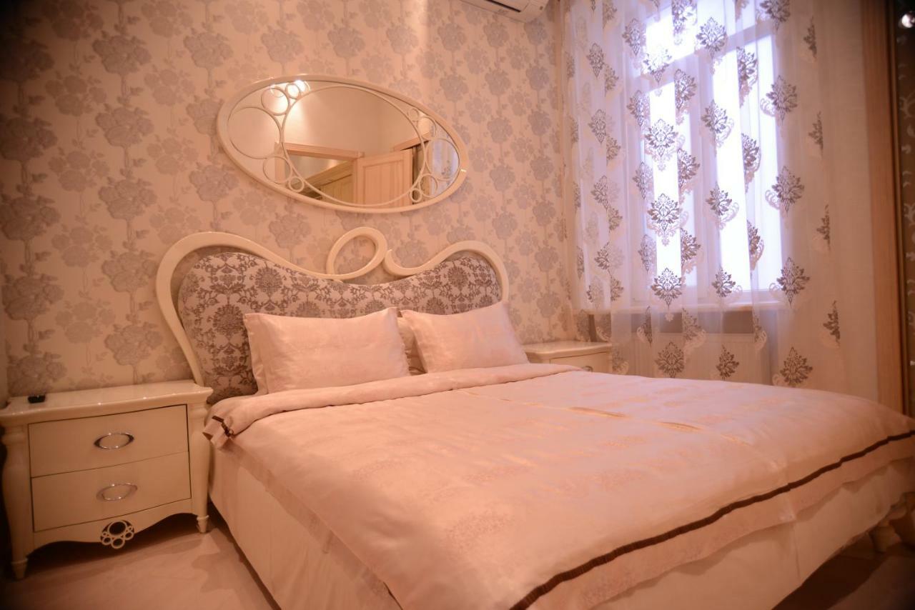 Apartment For Rent On Deribasovskaya Street Odessa Exteriör bild